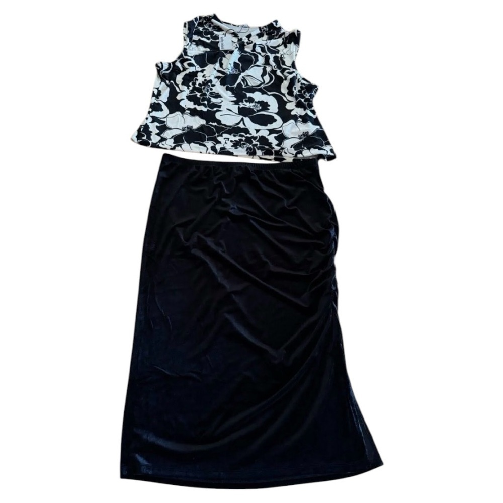 KATHY IRELAND velvet Black and White Floral Top with Black Skirt/size 3X